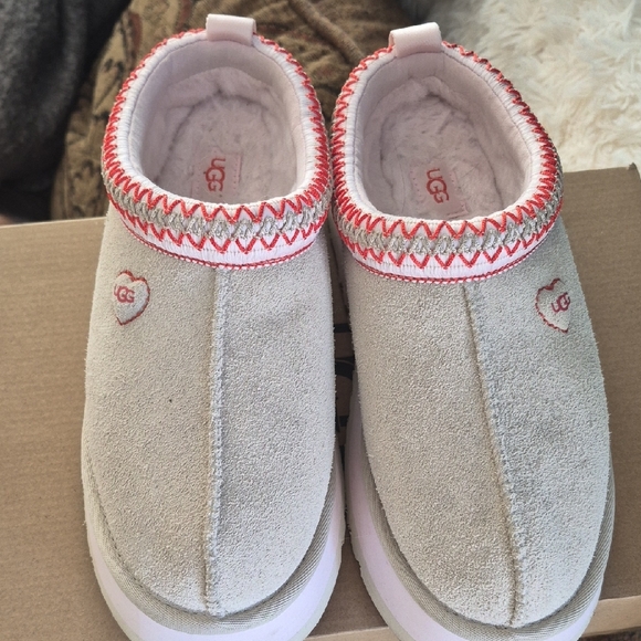UGG Tazz Womens Tan and Pink Slides, Slippers Valentine Edition - Picture 2 of 11